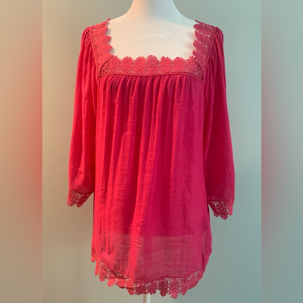 Square neckline blouse w/crochet hem and neckline